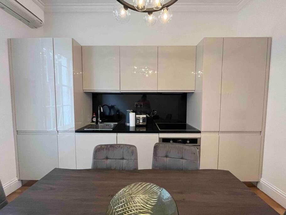Апартаменты La Belle Etage By Harrods Airconditioning *